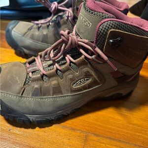 EUC/Like New Keen Brown and Purple Outdoor Hiking Boots sz 9 womens